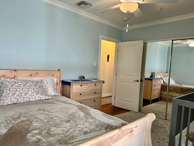 2048 N Screenland Dr — Photo 16