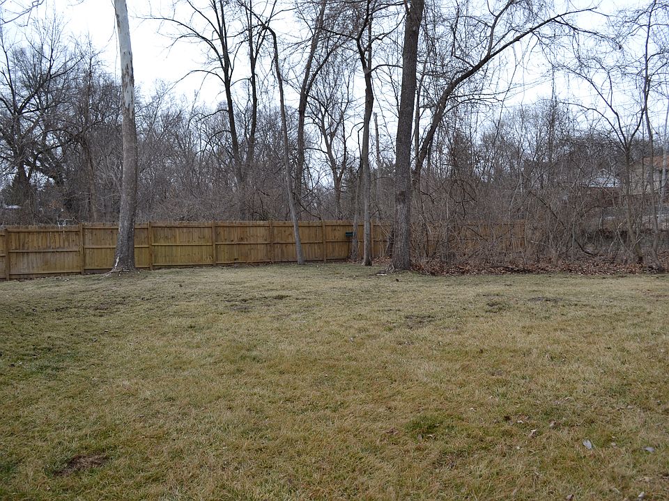 2nd image of 484 Whitree Ln