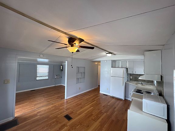 4th image of 59 Fairview Dr S
