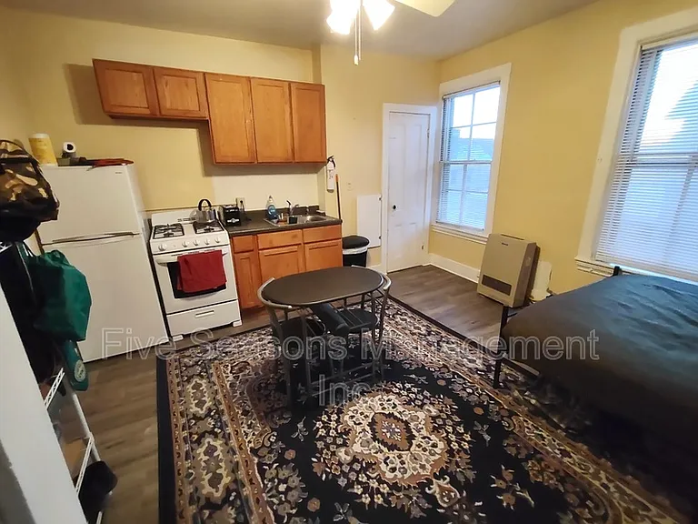 19 Grant St #6 — Photo 3