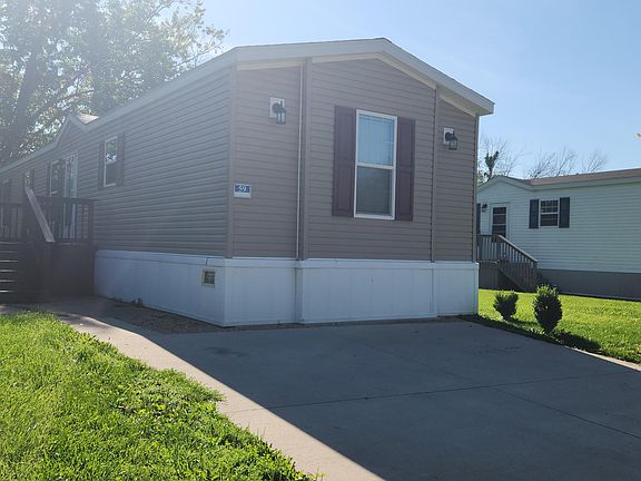 4th image of 185 Luxury Ln