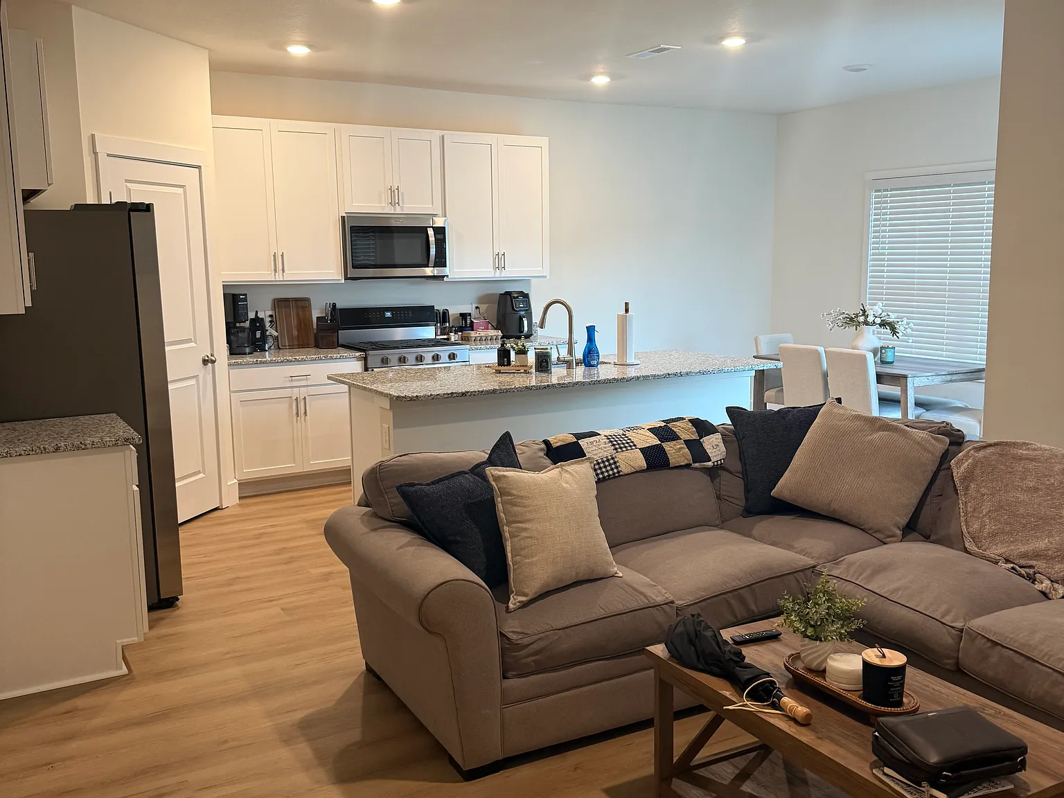 3 bed, 2.5 bath, 1645 sqft, $2,450 — Photo 3