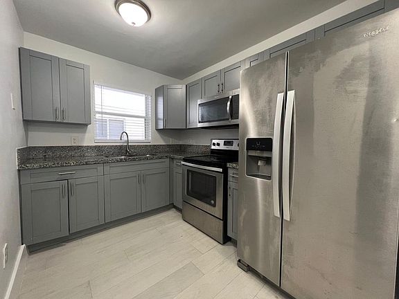 3rd image of 465 NE 59th St Unit 15-465-15
