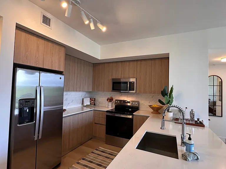 2515 NE 183rd St #B1 — Photo 1