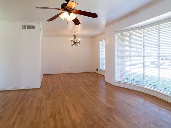 3rd image of 9418 Heatherdale Dr