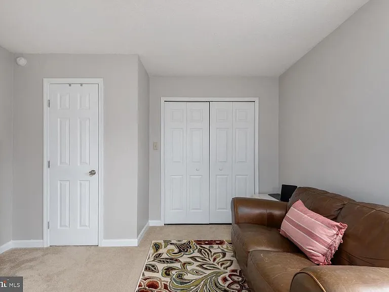 200 Barrie Pl — Photo 11