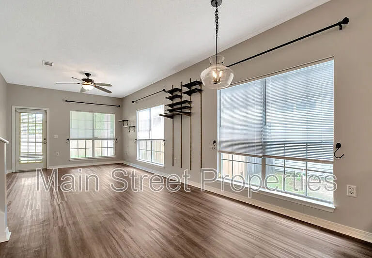 208 Wildflower Ln — Photo 12