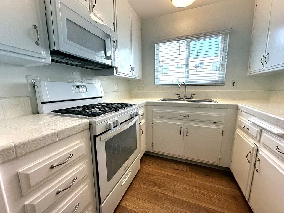 1st image of 4128 Wabash Ave #8