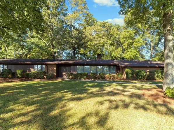 2116 Guilford College Rd, Jamestown, NC 27282