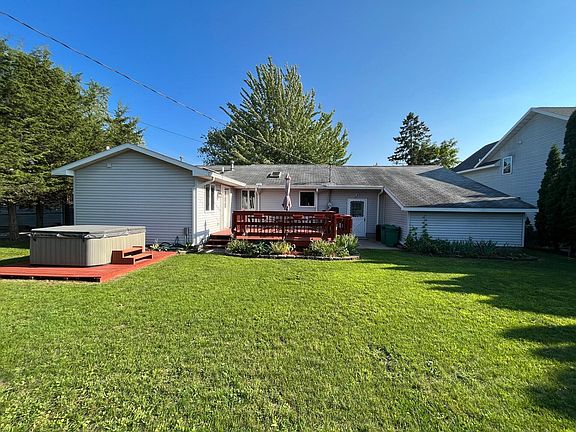 3rd image of 547 Plymouth Dr
