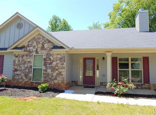 109 Coopers Hawk Ln, Jefferson, GA 30549