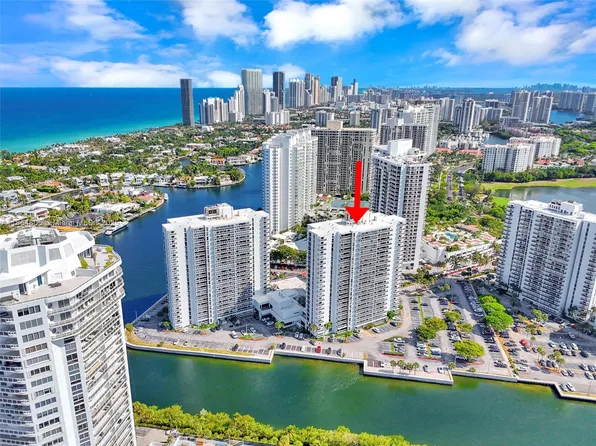 20505 E Country Club Dr APT 137, Aventura, FL 33180