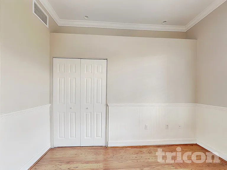 2793 W Price Blvd — Photo 11