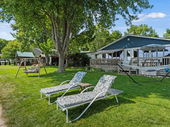 715 Lane 101 Hamilton Lk, Hamilton, IN 46742