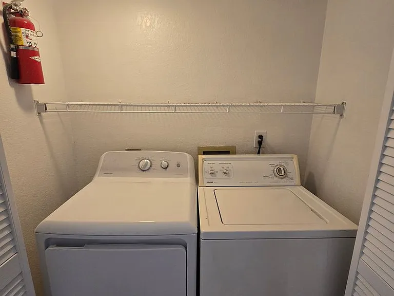 1421 Santa Margarita St #G — Photo 25