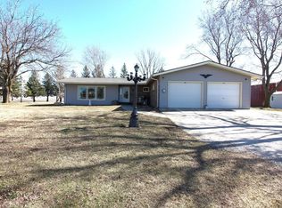 1198 360th St, Gowrie, IA 50543