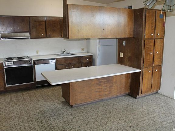 5th image of 740 Borchard Ct