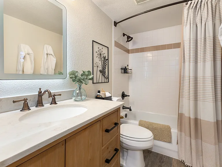 Bathroom 2 | Toilet and Shower/Tub Combo