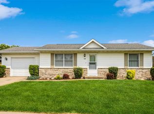 40 Elm Ridge Dr, North Liberty, IA 52317