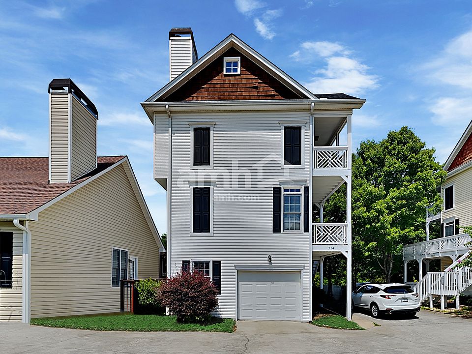 1st image of 714 Gardenside Cir SE