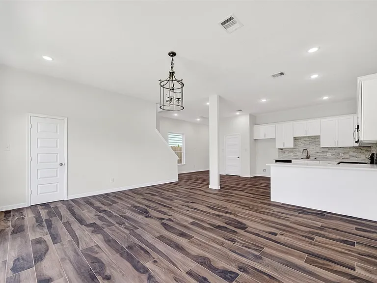 8628 Scott St — Photo 17