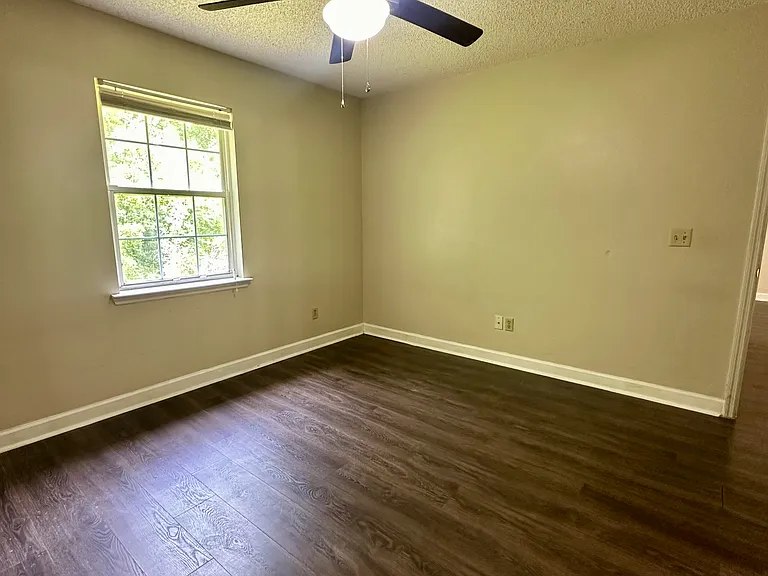 140 Talbot Ct #140 — Photo 10