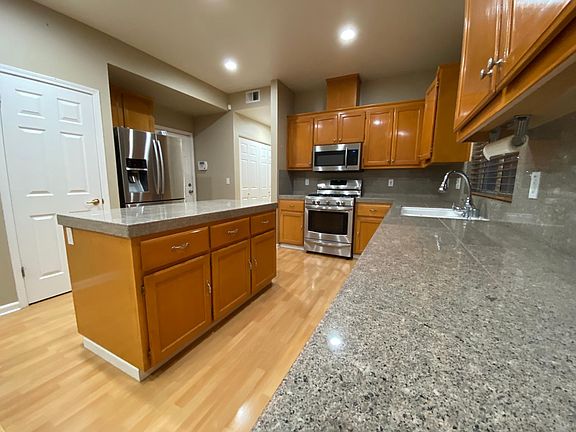 4th image of 3251 Pomerado Dr