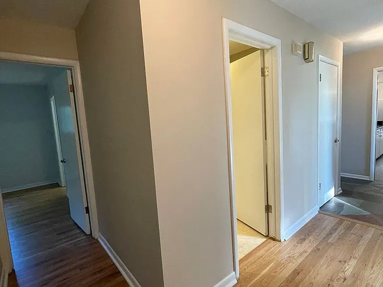 3212 Charing Cross Rd — Photo 8