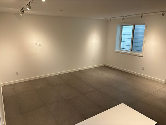 3rd image of 941 Page St #4