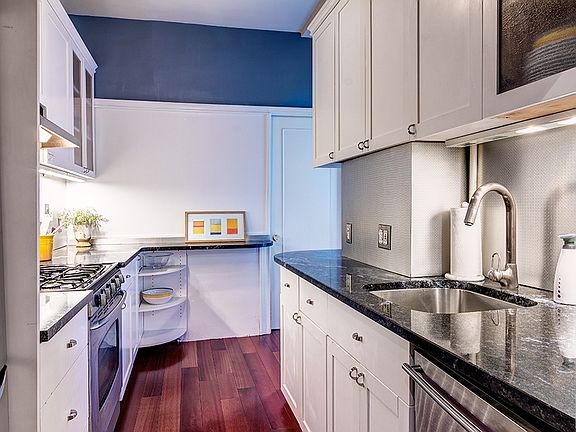 4th image of 207 W 98th St APT 4A