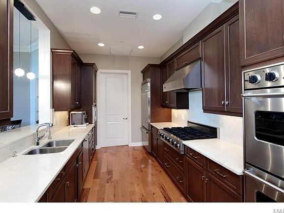3rd image of 8025 Maryland Ave Unit 12B