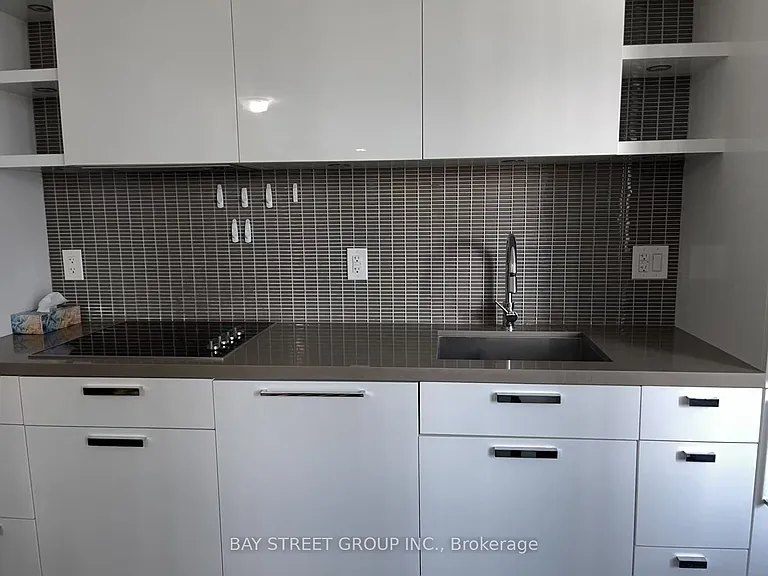 32 Davenport Rd #801 — Photo 8