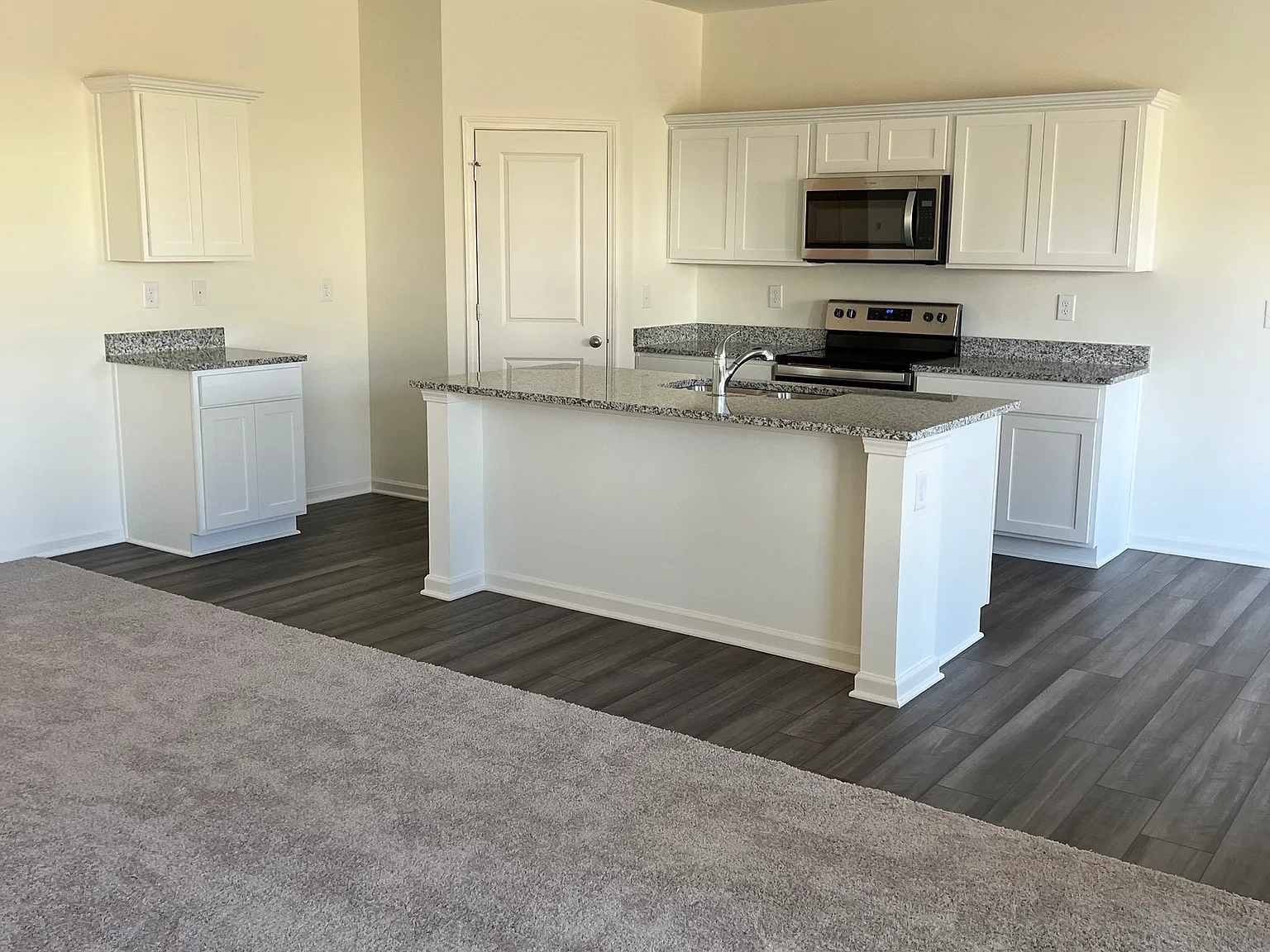 4 bed, 2.0 bath, 2008 sqft, $2,200 — Photo 4