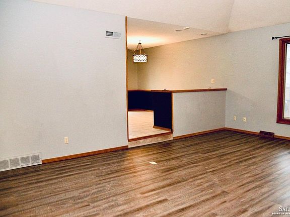 4th image of 2400 Village Ln