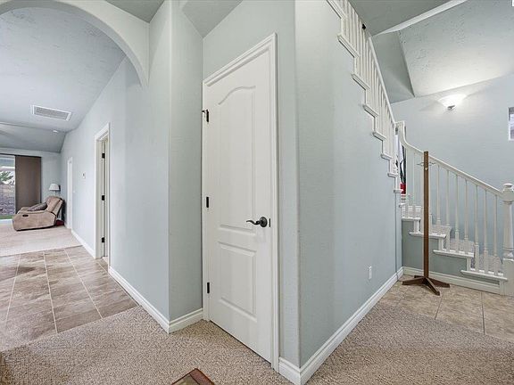 5th image of 9318 Majestia Ln
