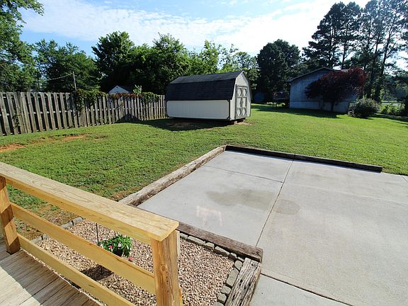 4th image of 358 Hidden Valley Cir