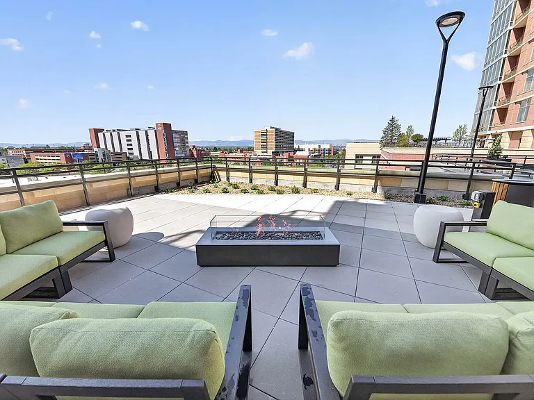 Outdoor fire pit