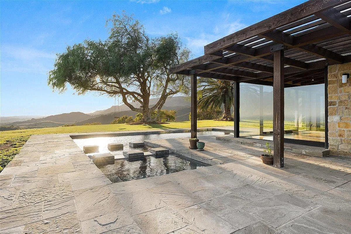 1806 San Marcos Pass Rd — Photo 2