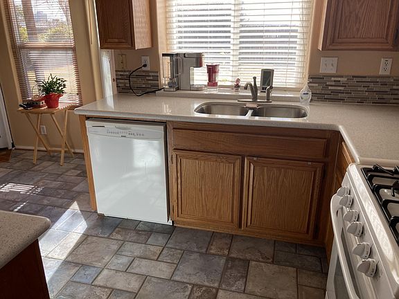 5th image of 9020 Redwood Blvd