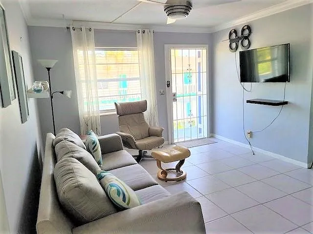 637 NE 6th Ct #L — Photo 26