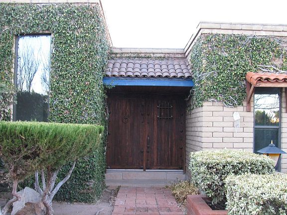 3rd image of 2554 N Paseo Vista Dr
