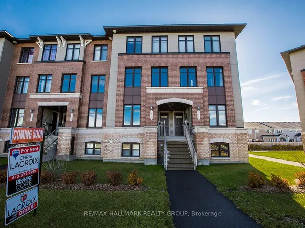 2404 Esprit Dr, Ottawa, ON K4A 0R2
