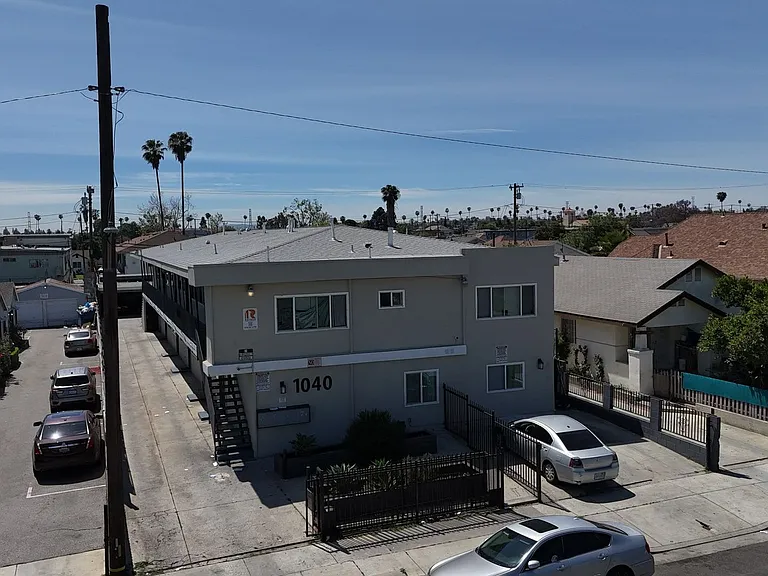 (Ar/Jo/Em:C) 1040 W. 91st Street — Photo 10