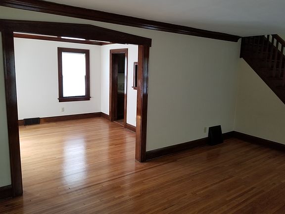 4th image of 2735 Queen Ave N
