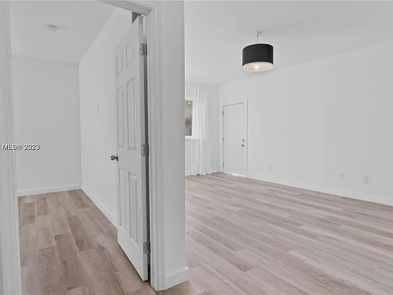 1561 Jefferson Ave #6 — Photo 3