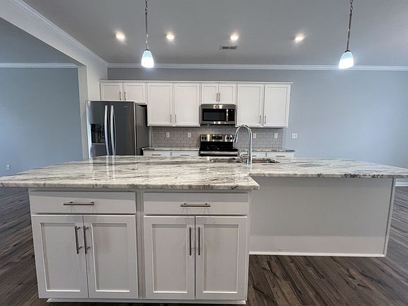 4th image of 4055 Northridge St