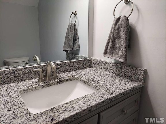 5th image of 348 Kilarney Dr