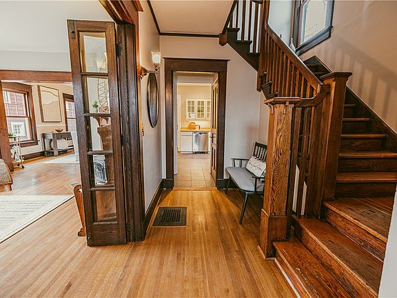 3rd image of 332 Mount Vernon Ave