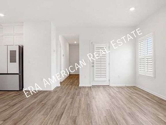 5th image of 247 Staggerbush St
