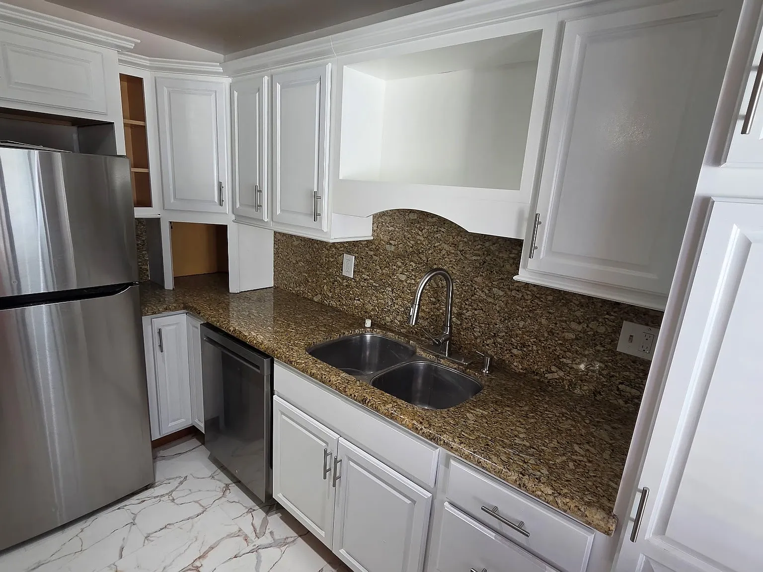 2 bed, 1129 sqft, $3,500 — Photo 2